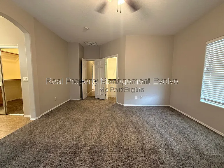 2513 W Woburn Ln — Photo 15