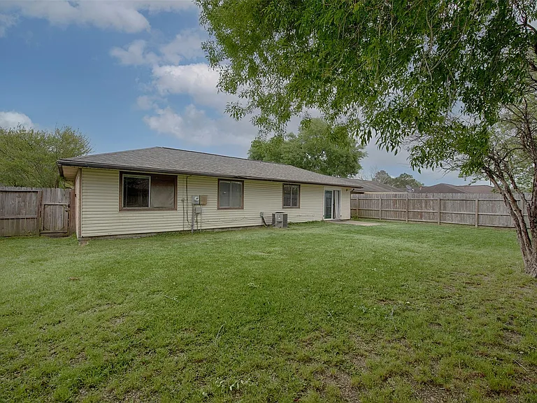 2513 Harpers Ferry Dr — Photo 33
