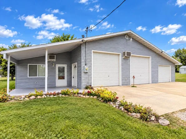 413 W 6th St, Queen City, MO 63561