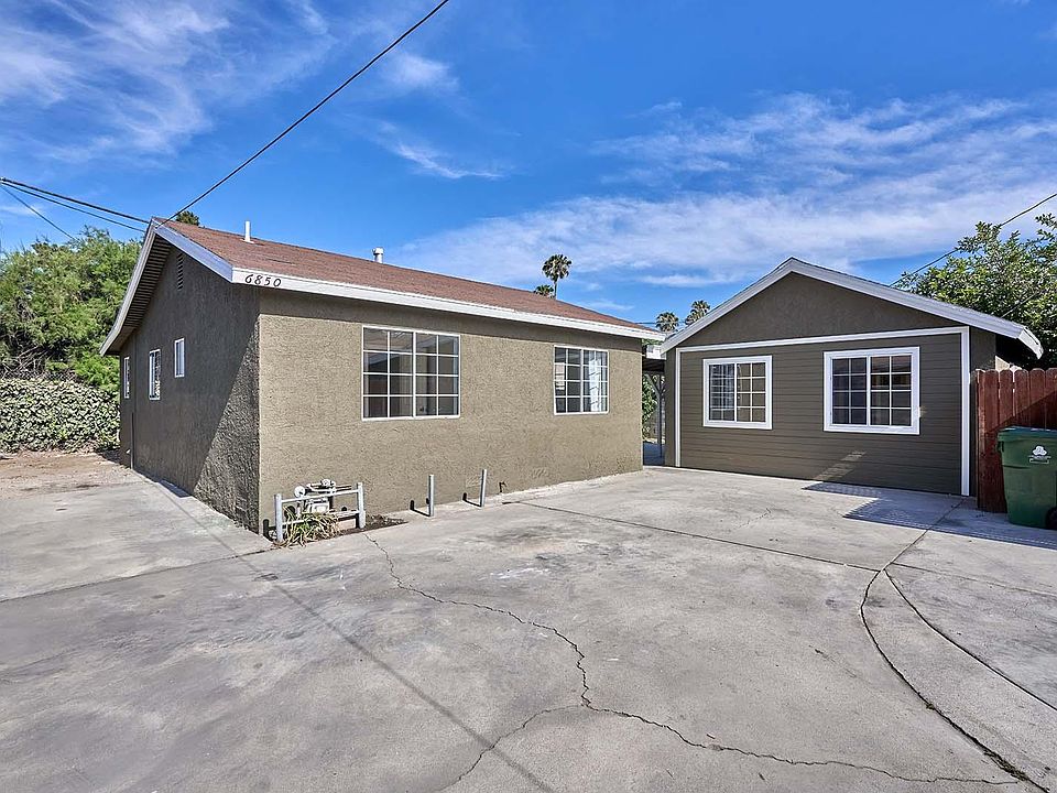 1st image of 6850 Radford Ave #6850