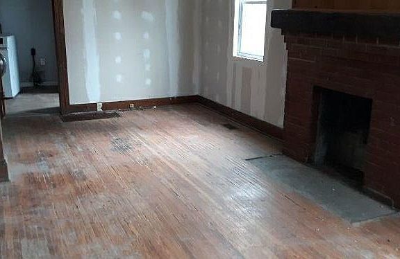 4th image of 1504 Lake St