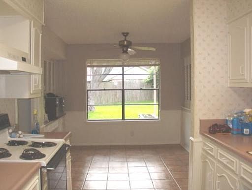 3rd image of 16514 Burr Hill
