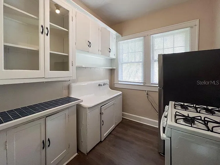 318 NE 2nd Ave #5 — Photo 10