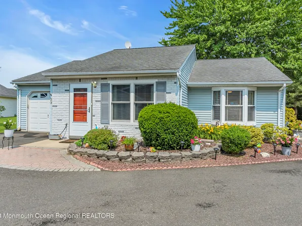 23 Carnaby Close #1000, Freehold, NJ 07728