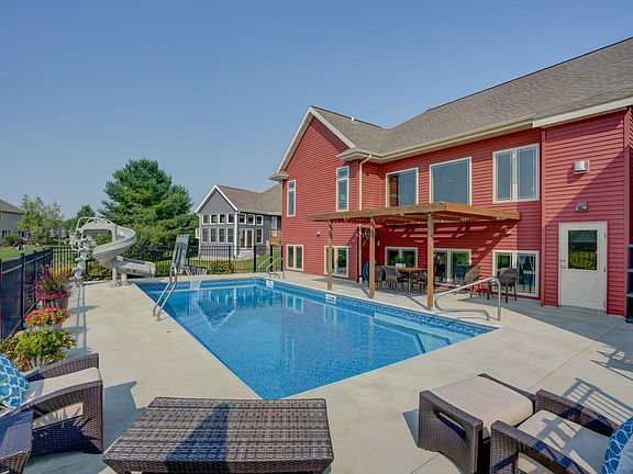 5th image of 704 Stoney Hill Ln
