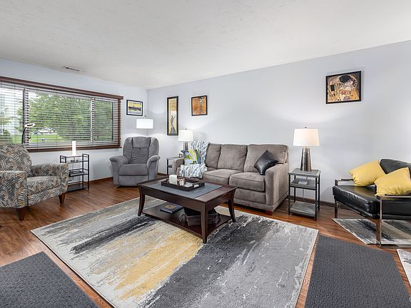 3rd image of 808 Dracut Ln