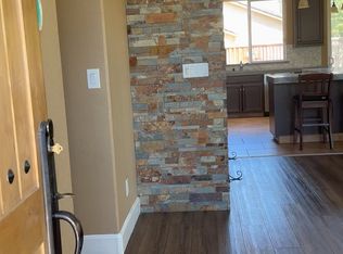 890 Victory Dr, Hollister, CA