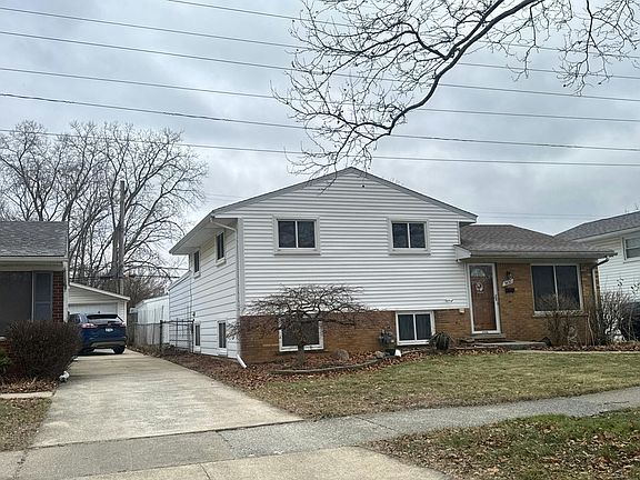 3rd image of 9692 Mueller St