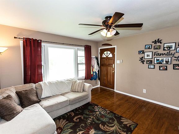 3rd image of 3152 Lansing Dr