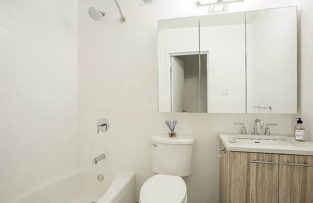 345 West 30th Street — Photo 4