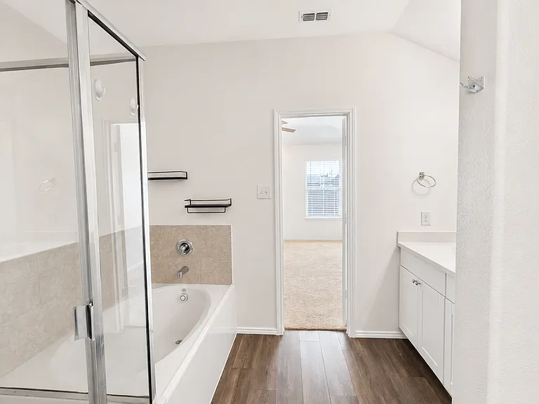 3903 Pioneer Dr — Photo 10