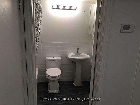 4th image of 152 Dowling Ave #4