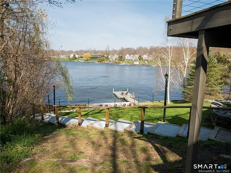 14 Shore Rd — Photo 4