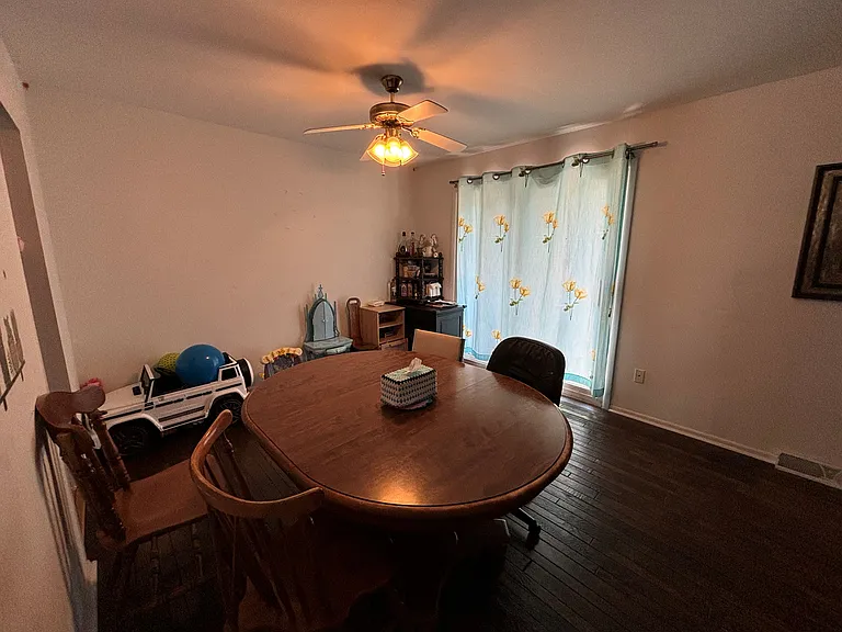 1086 Bayless Pl — Photo 6