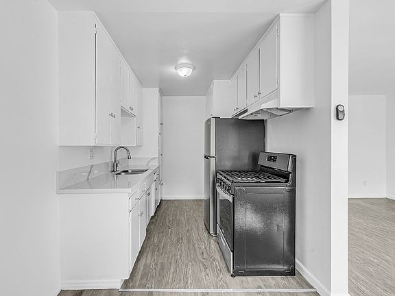 5th image of 7100 Fulton Ave #6