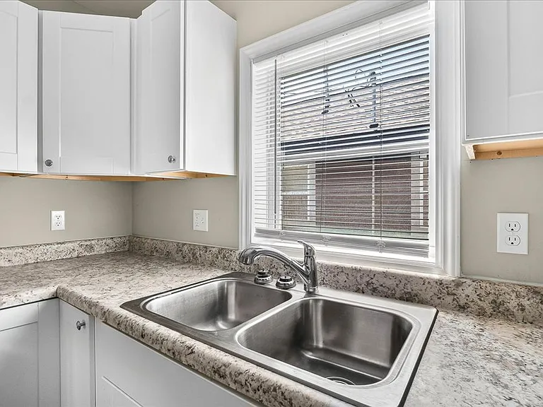 415 Spring Ct — Photo 15