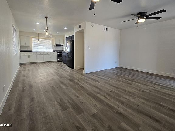 5th image of 264 E 9TH Drive