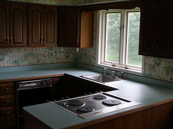 5th image of 103 Elmwood Dr