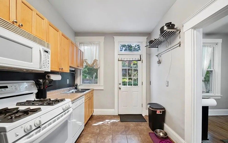 1st image of 3148 Linwood Ave