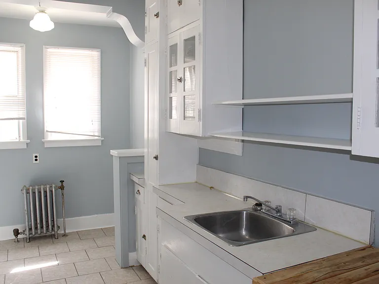 305 26th St E — Photo 12