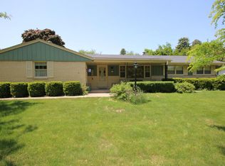 6605 N Braeburn Ln, Glendale, WI 53209