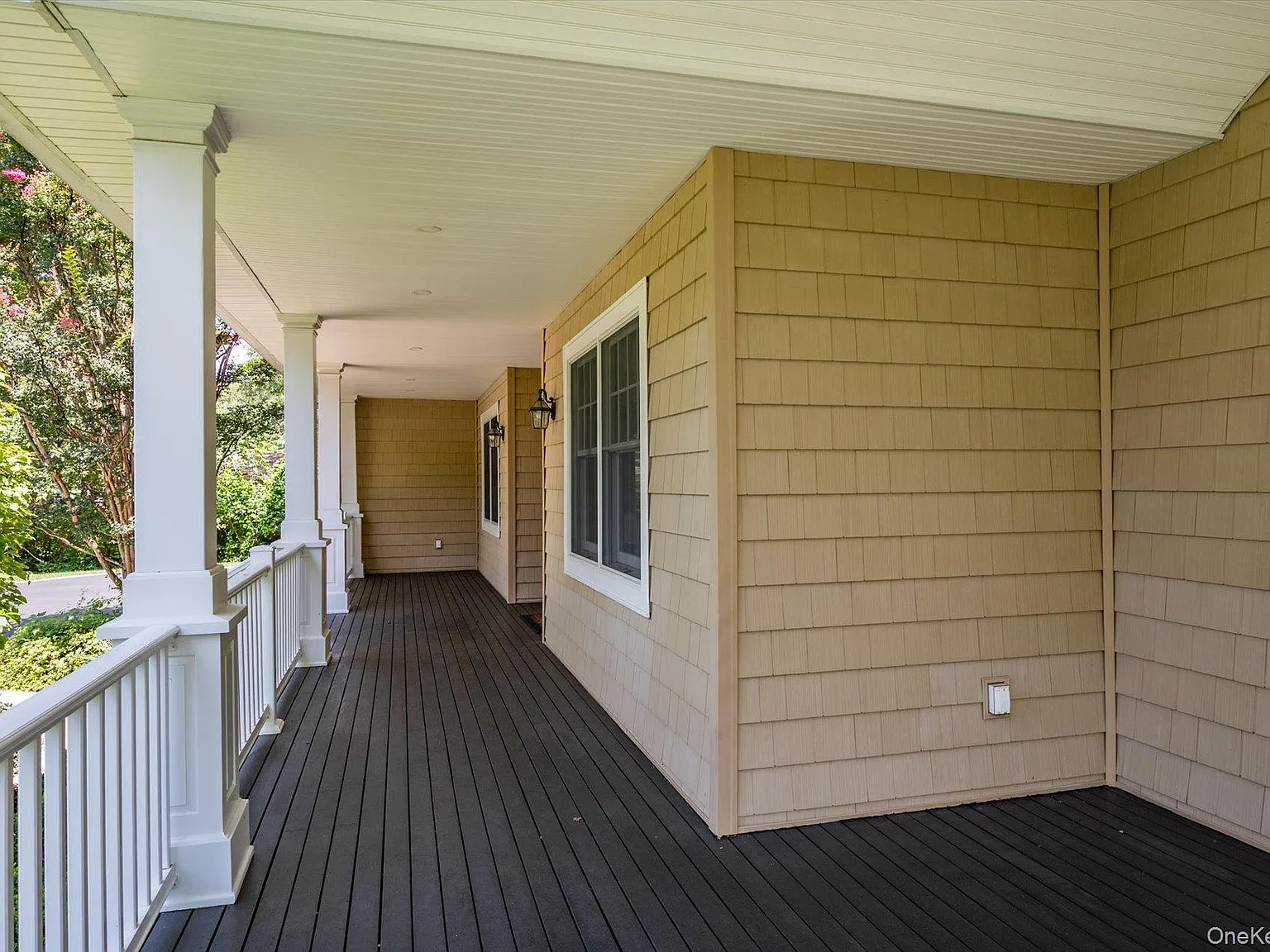 4 bed, 3.5 bath, 4000 sqft, $8,200 — Photo 2