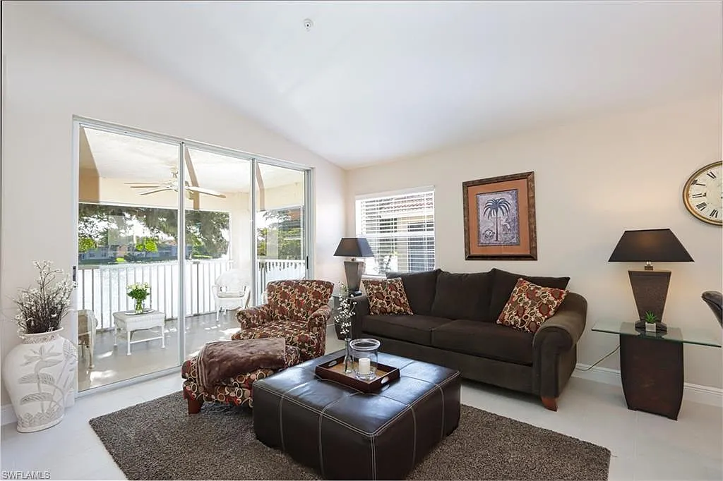 3 bed, 2.0 bath, 1382 sqft, $4,250 — Photo 4