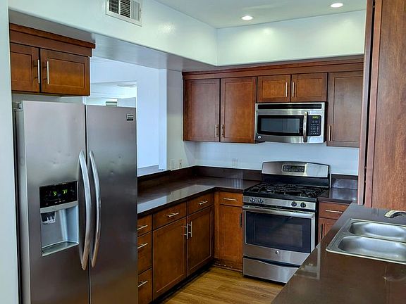 3rd image of 4112 Whitsett Ave Unit 101