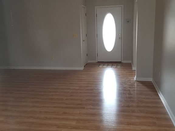 2nd image of 504 Bedford Ct
