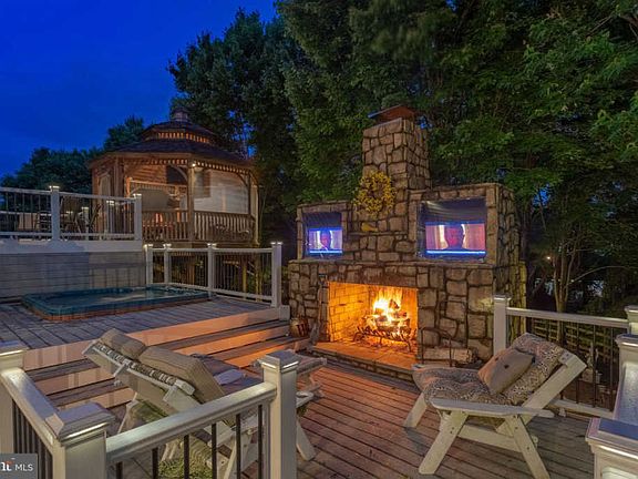 3rd image of 4698 Brentwall Ct