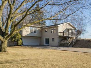 5105 Cedar View Dr, Cedar Rapids, IA 52404