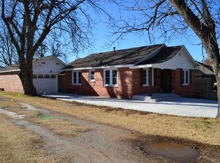 206 SW 8th St, Lindsay, OK 73052