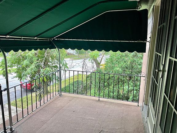 3rd image of 715 Richmond Ave