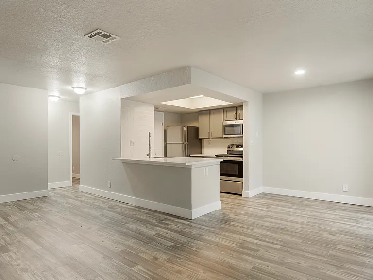 Waterside Apartments Tulsa — Photo 10