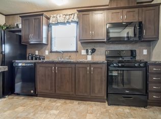 385 Rustic Ln N, Belleville, MI 48111