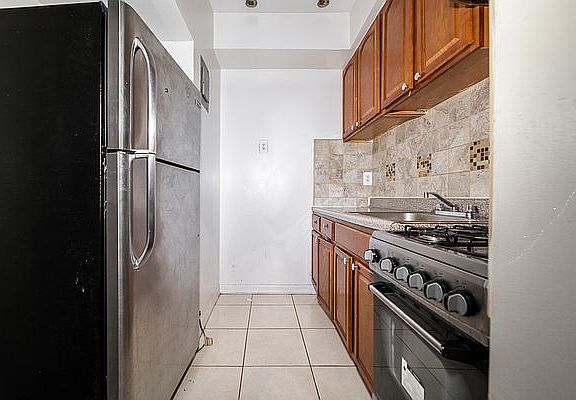2nd image of 286 S 2nd St APT 1A