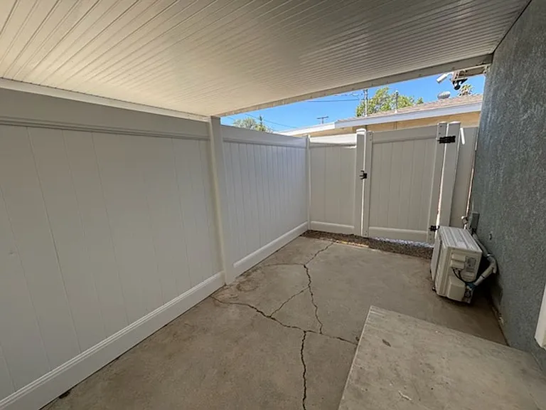 5744 Mountain View — Photo 2