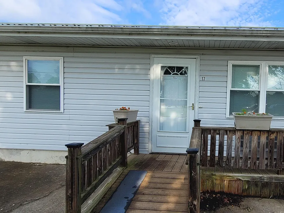 1011 W Poplar St #14