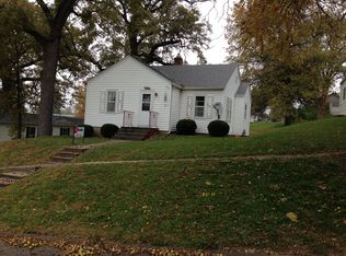 704 Oak St, Oakland, IA 51560