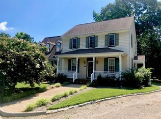 44 Corner Oak Cir, Irvington, VA 22480