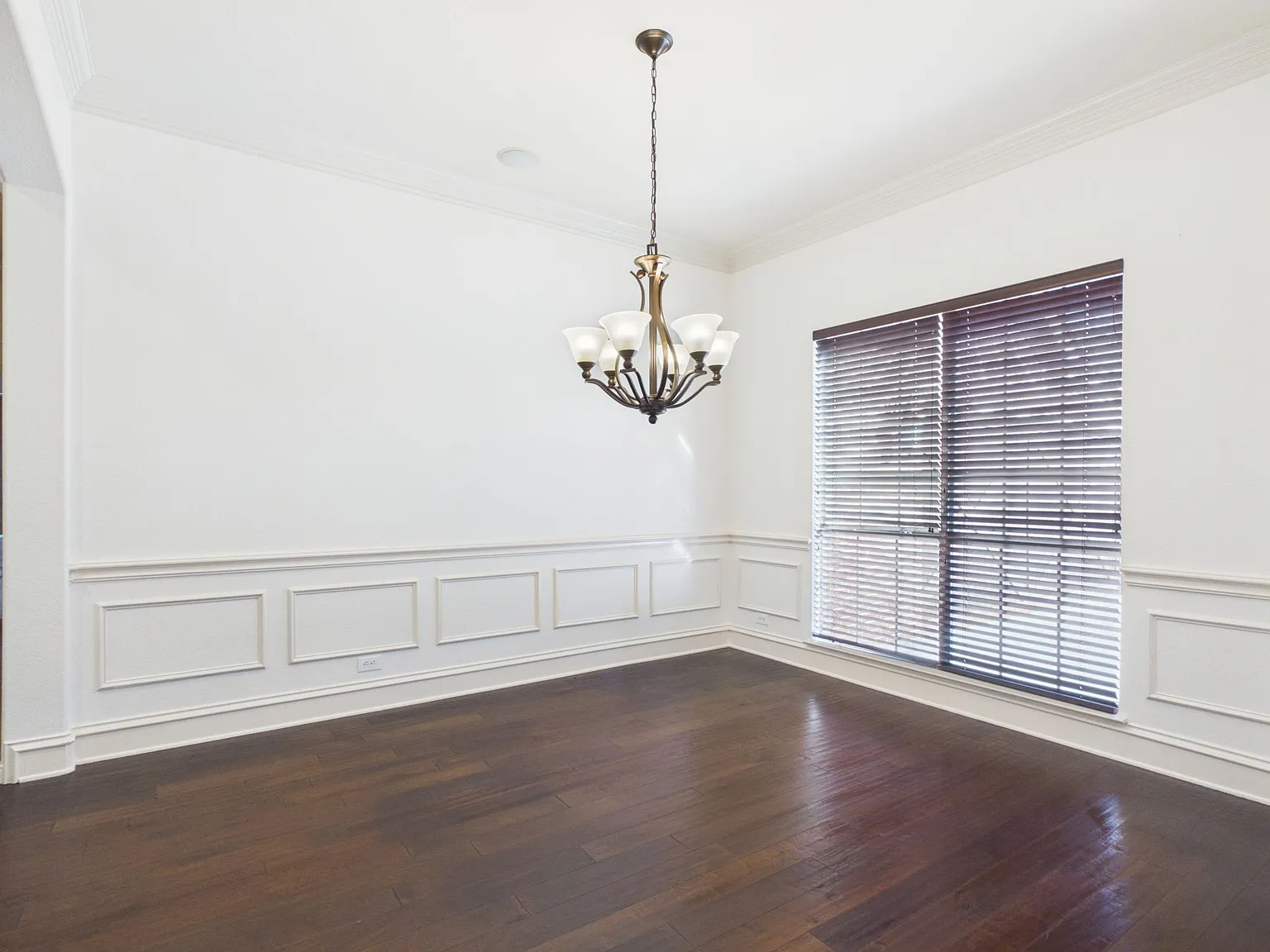 4 bed, 3.0 bath, 3027 sqft, $3,400 — Photo 4