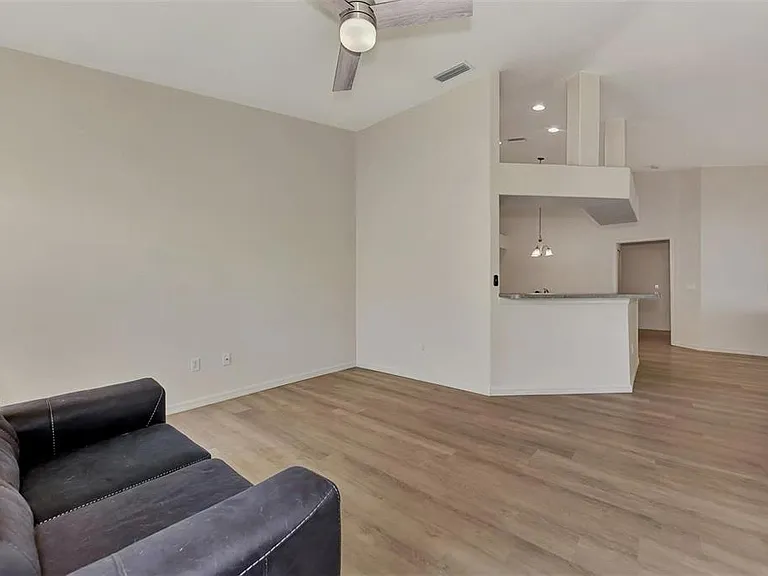 400 Mirabella Cir #201 — Photo 12