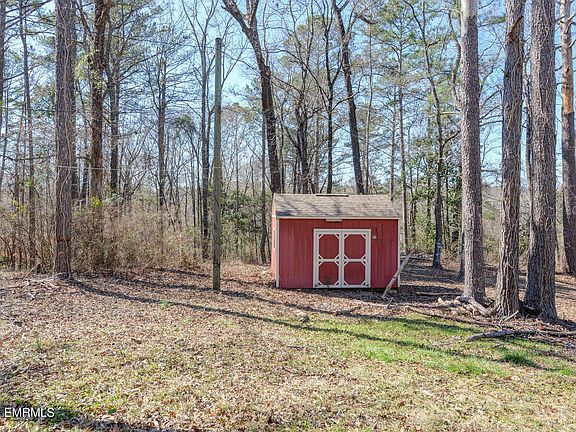 4th image of 585 Pippins Rd