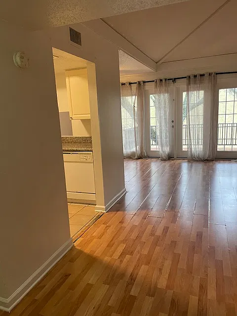 1 bed, 845 sqft, $1,190 — Photo 2