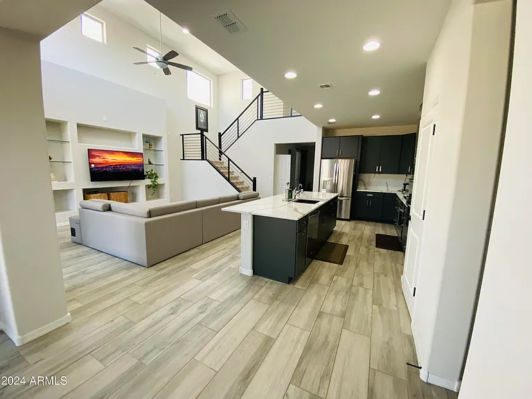 8928 W Missouri Ave — Photo 29