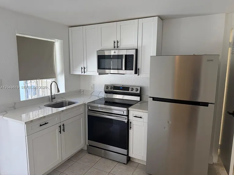 219 SW 21st Ave #5 — Photo 4