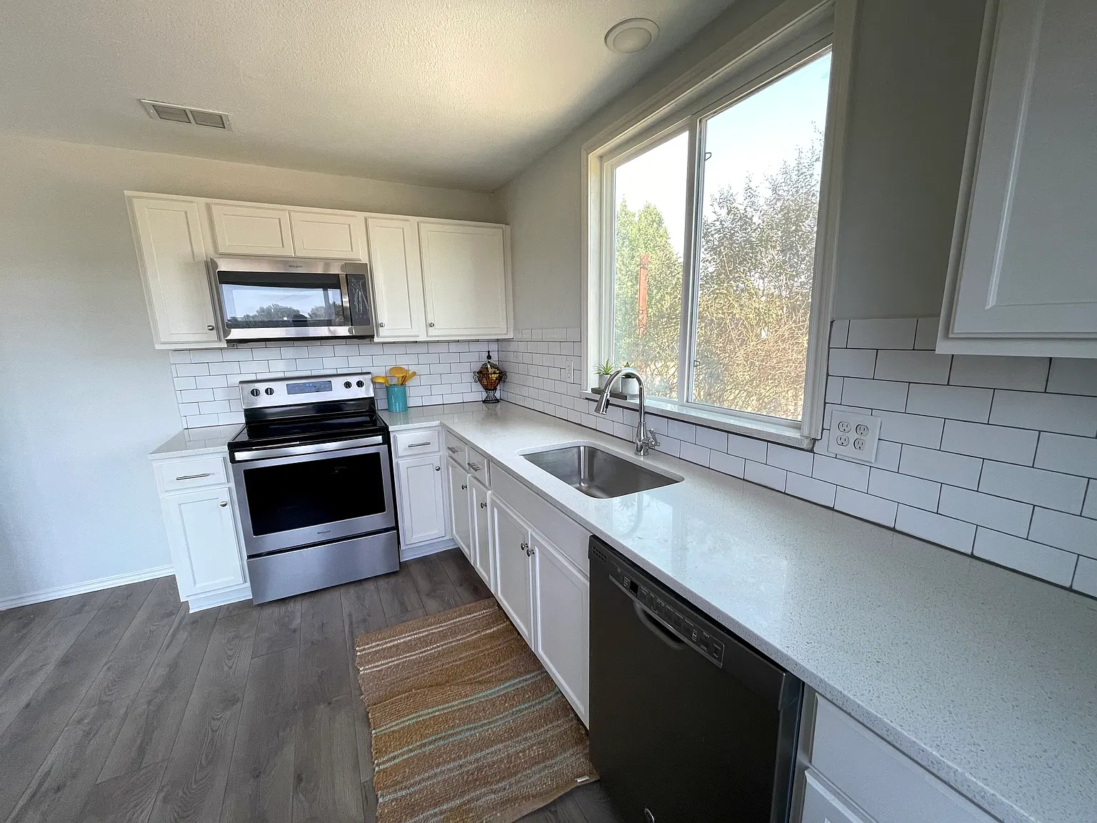 3 bed, 1362 sqft, $2,000 — Photo 4