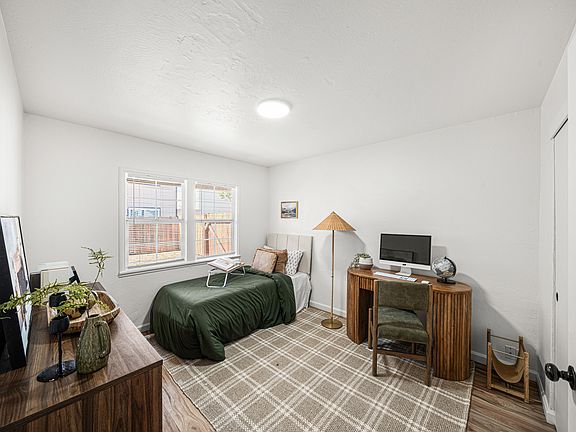 4th image of 634 Cummins Way #3