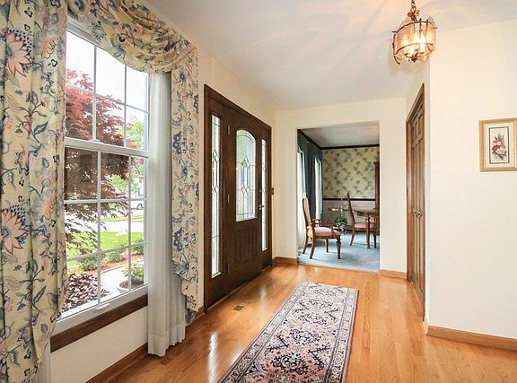 5th image of 430 Butterfield Ct