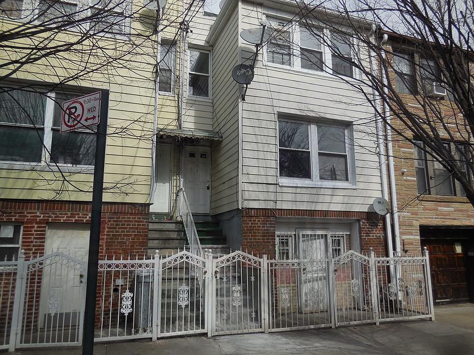 2nd image of 923 E 213th St